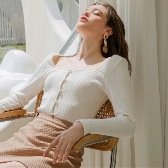 Petite Studio Juliet White Top - Picture 2 of 16